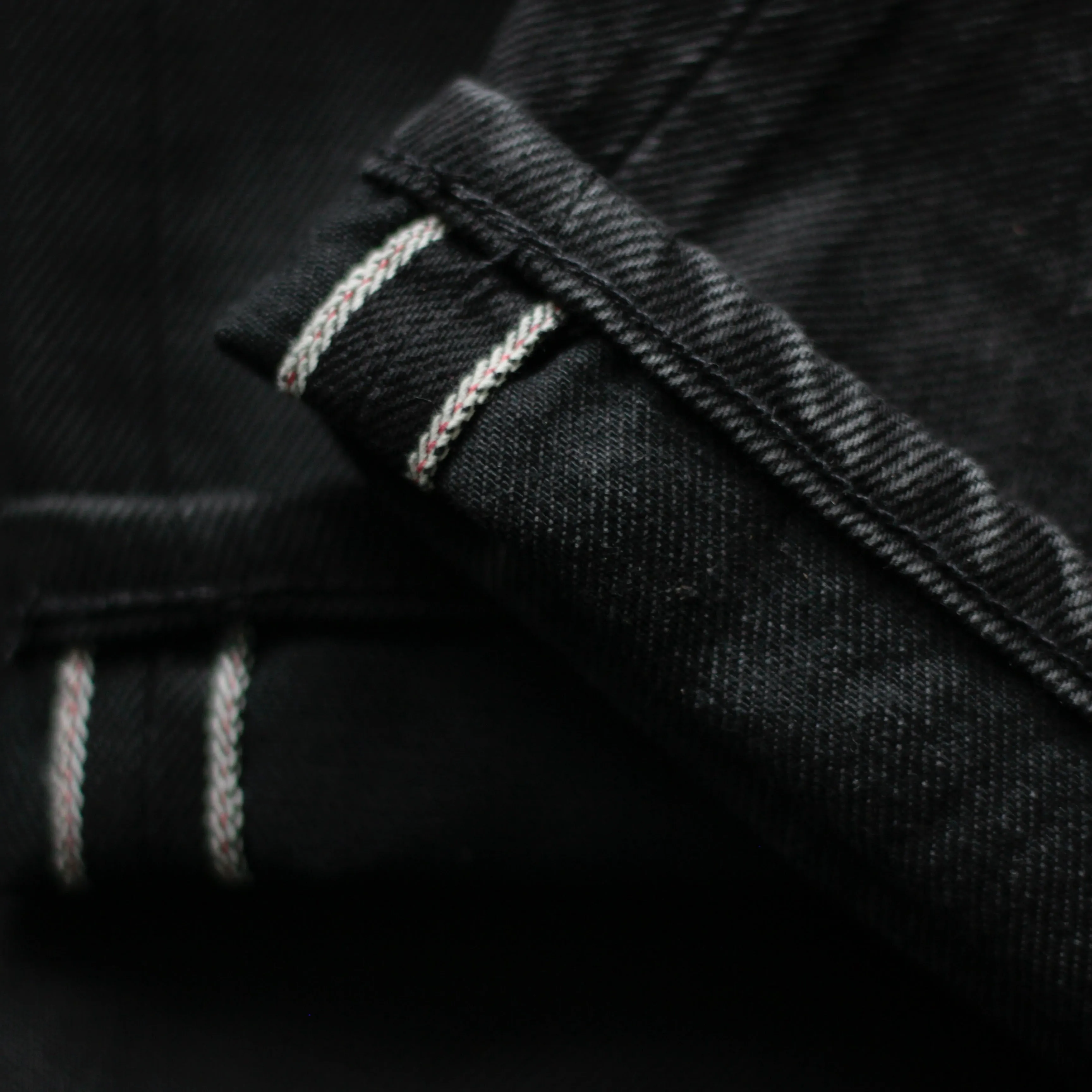 LOT 24 BLACK SELVEDGE SLIM FIT JEANS