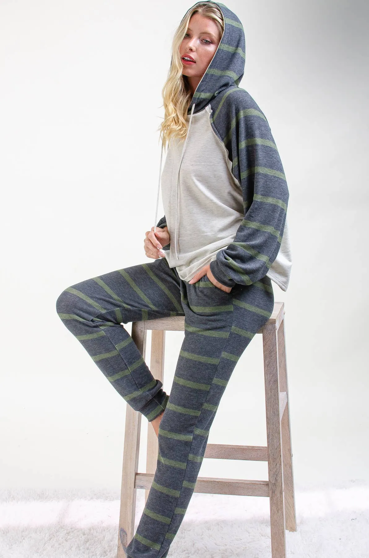 P6603 STRIPE PRINT JOGGERS