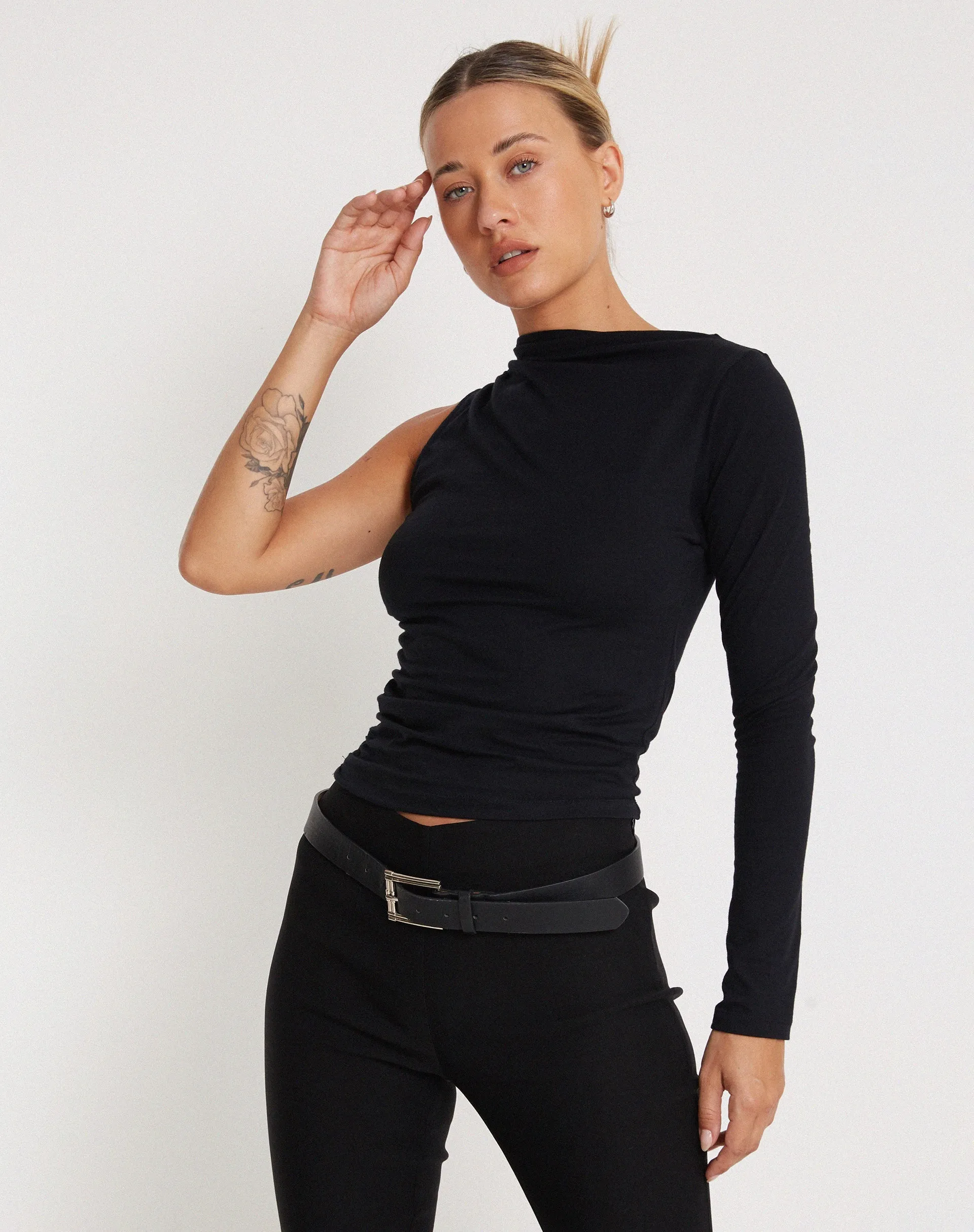 Roonhi Long Sleeve One Shoulder Top in Black