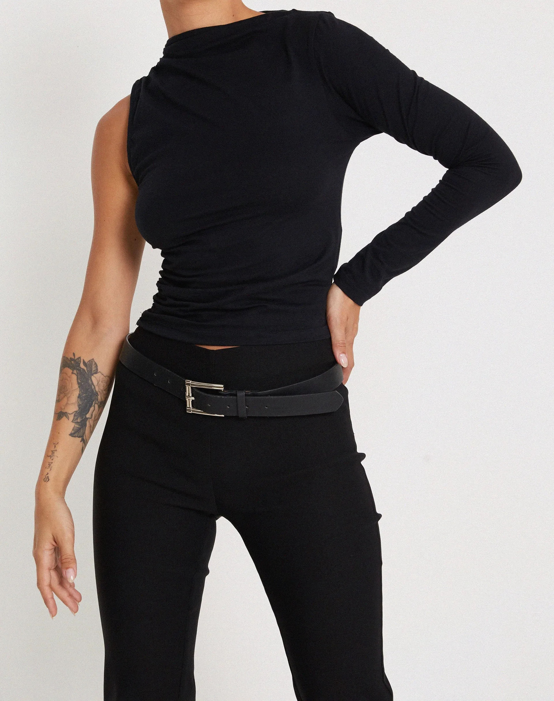 Roonhi Long Sleeve One Shoulder Top in Black